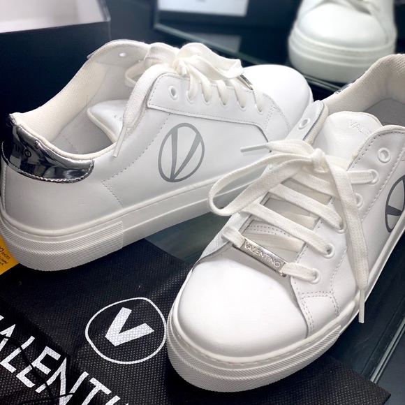 NEW! RARE Valentino Leather Low Top White Sneaker - Picture 6 of 8